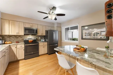 $795,000 | 17 Ledgewood Commons, Millwood, NY 10546