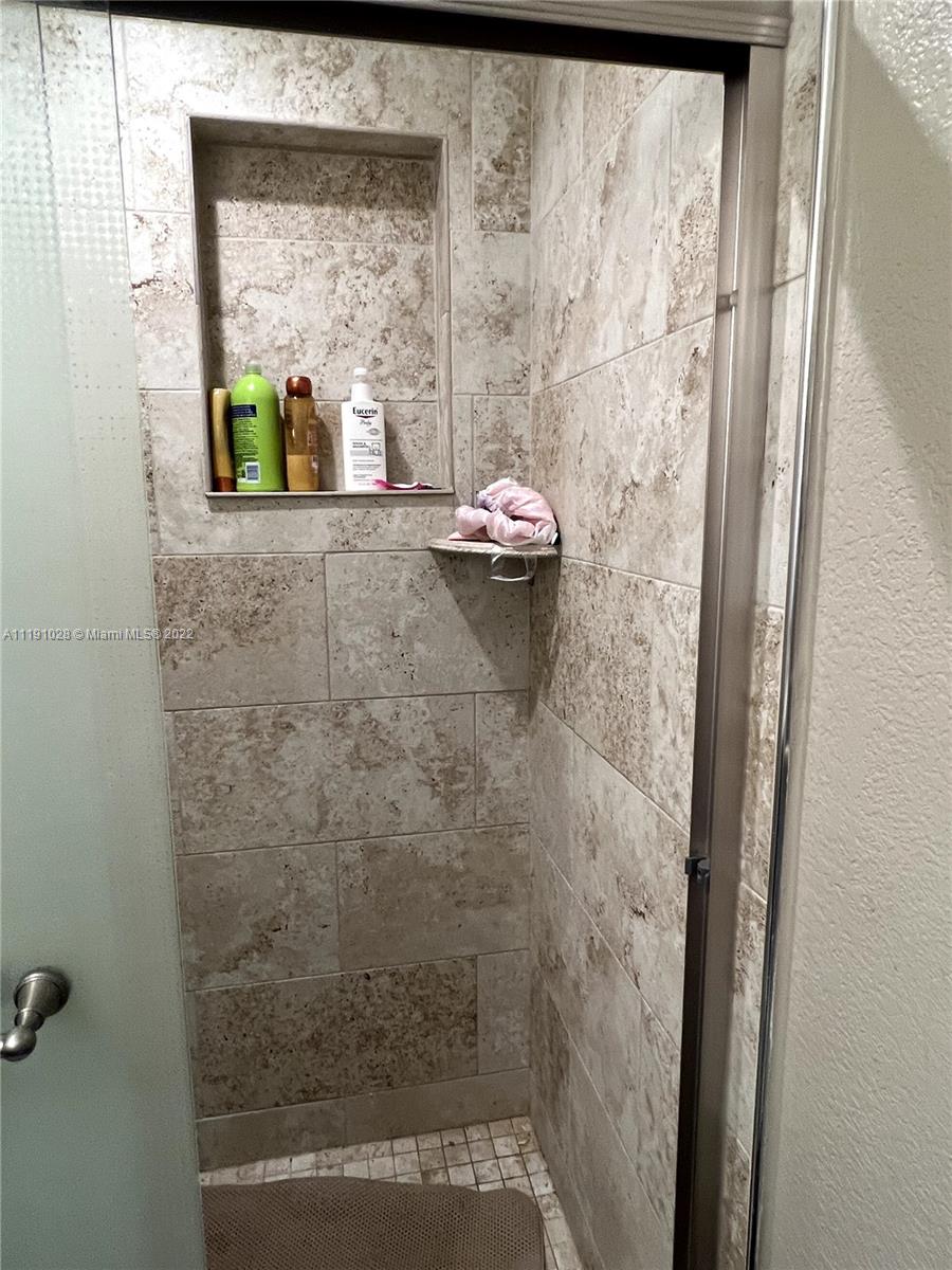554 West 2nd Street Riviera Beach, FL 33404 - Photo 4 of 11 a bathroom with a shower