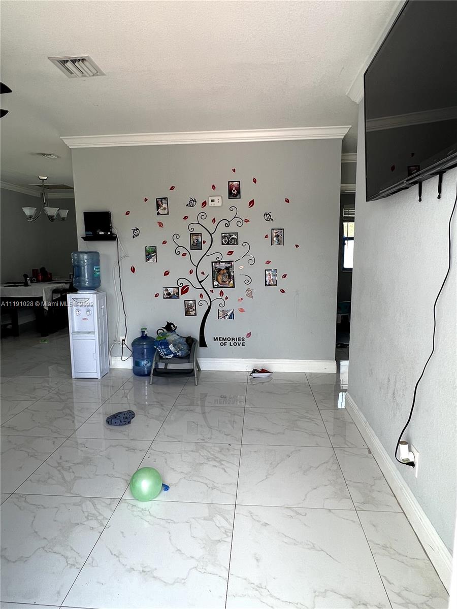 554 West 2nd Street Riviera Beach, FL 33404 - Photo 7 of 11 a view of a garage