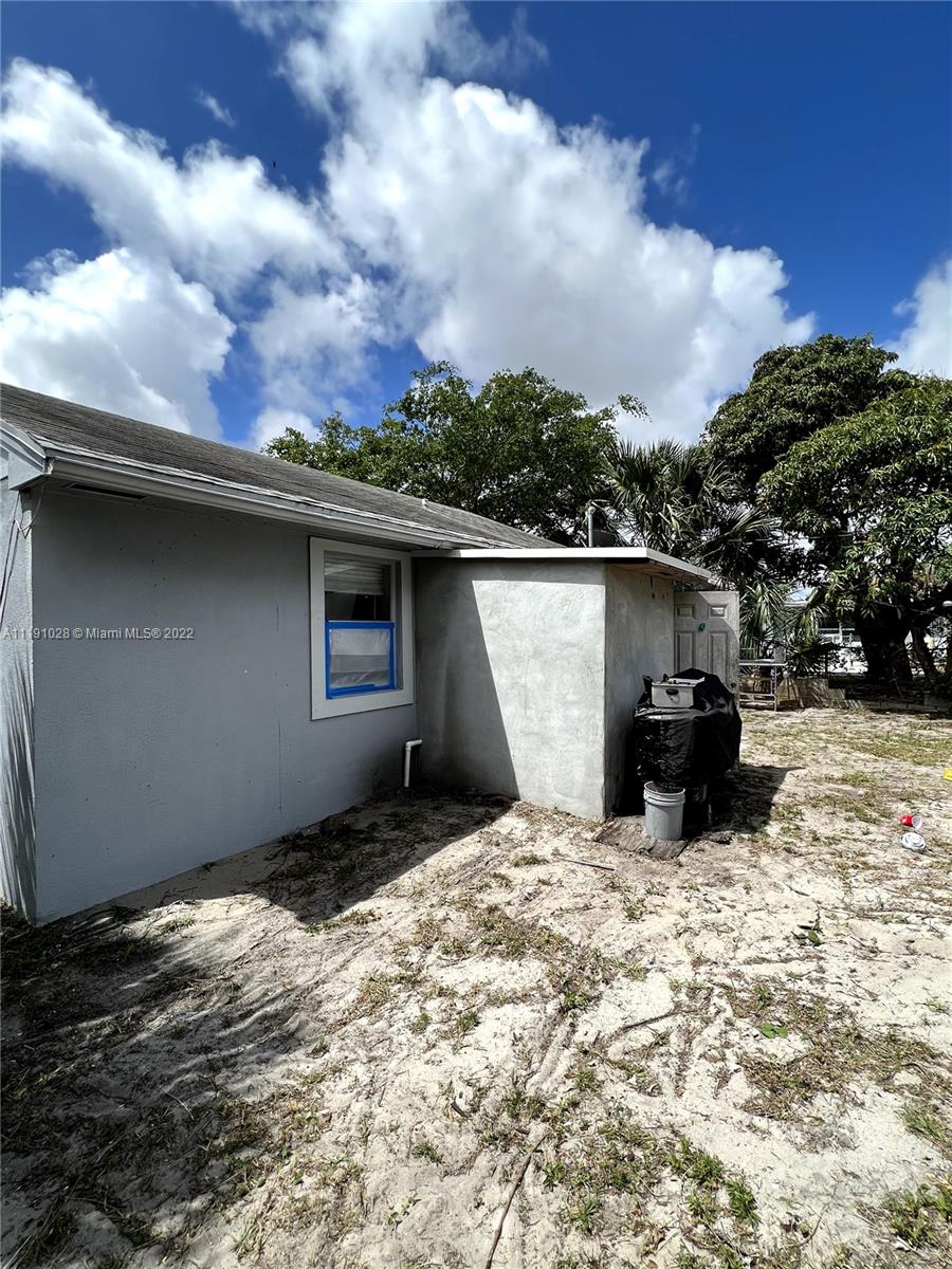 554 West 2nd Street Riviera Beach, FL 33404 - Photo 9 of 11 a view of a house with a snow in the yard