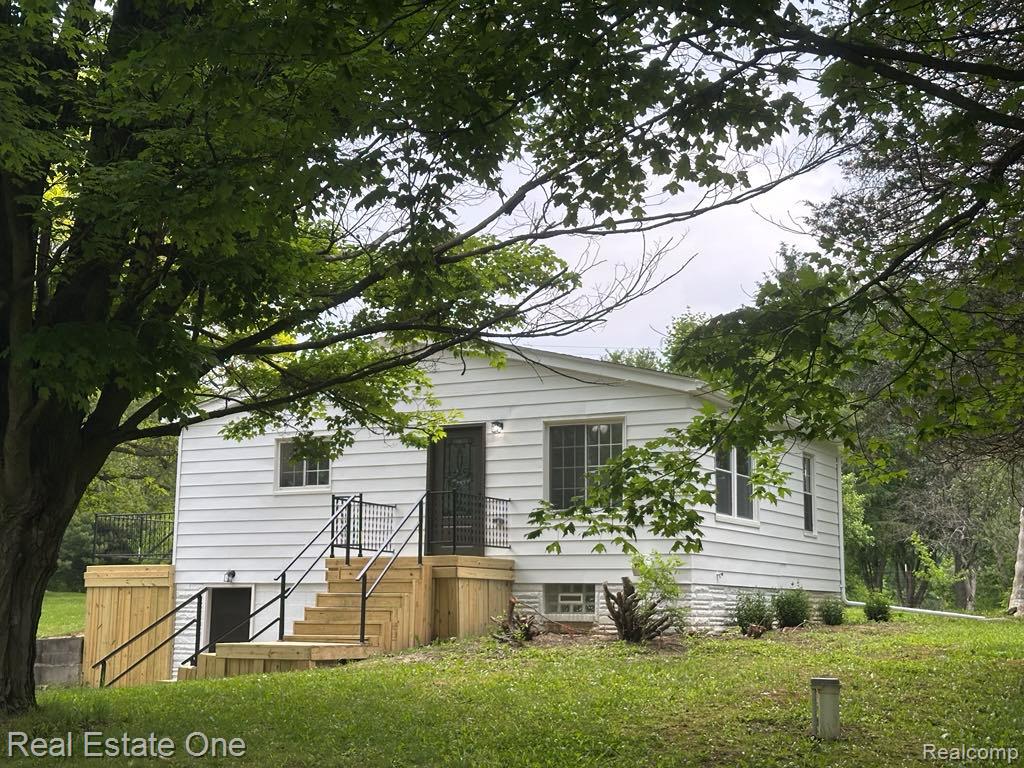 4858 Genesee Road Lapeer, MI 48446 - Photo 1 of 26
