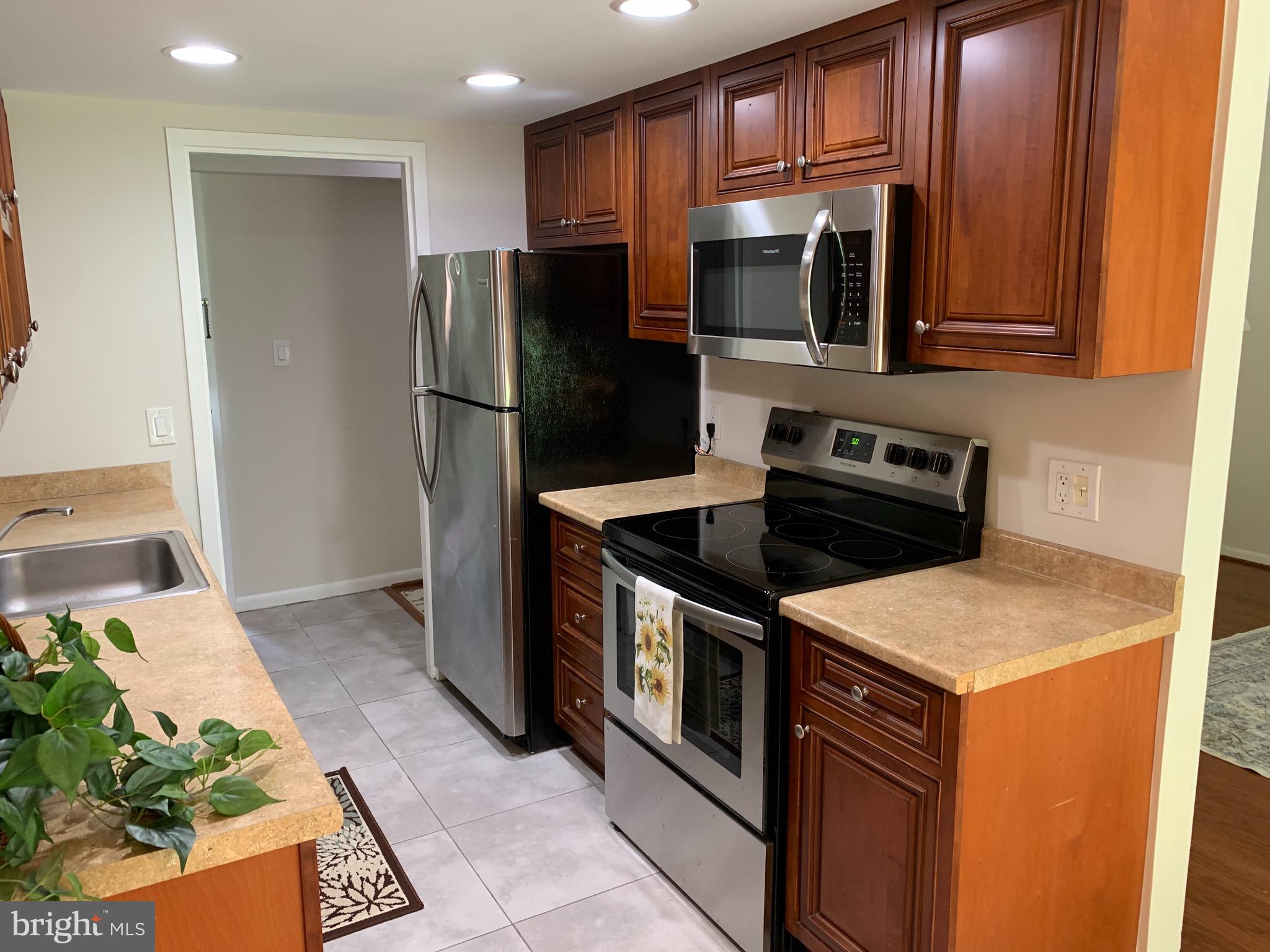 2241 Castle Rock Square, Unit 1B Reston, VA 20191 - Photo 4 of 13 Gallery Image 4