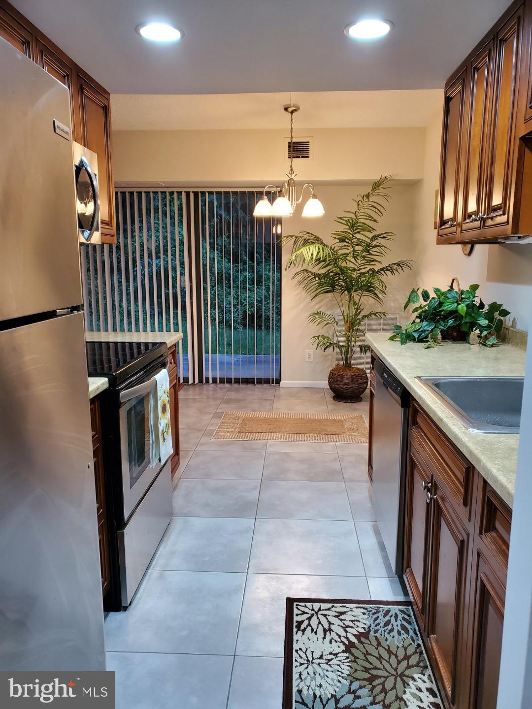 2241 Castle Rock Square, Unit 1B Reston, VA 20191 - Photo 5 of 13 Gallery Image 5