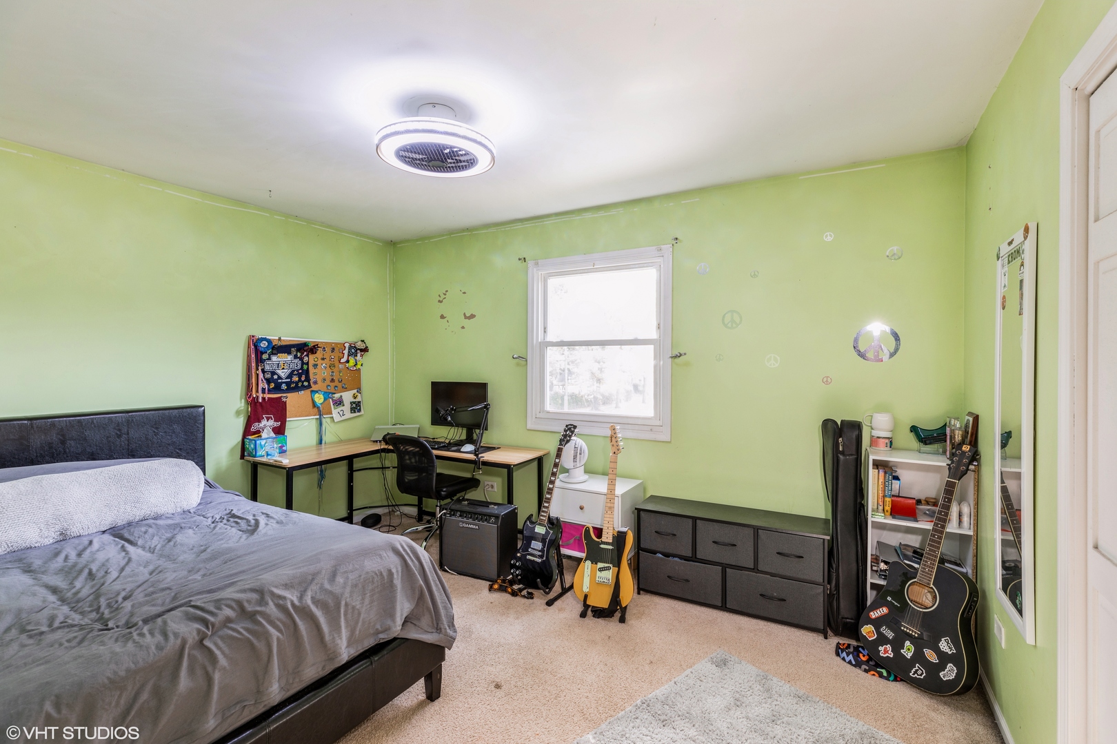 1707 Pine Road Homewood, IL 60430 - Photo 13 of 22 a bedroom with a bed and a desk in it