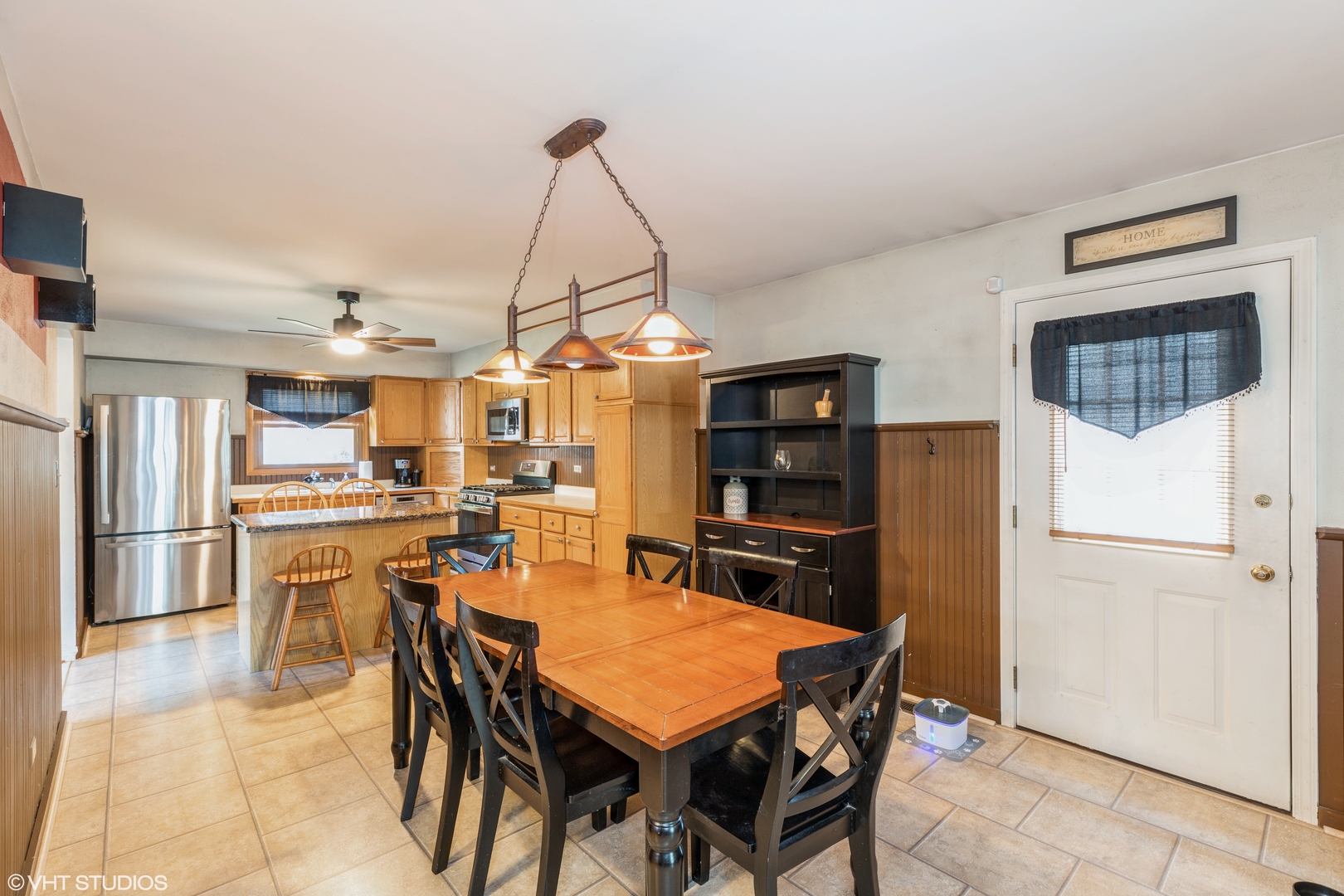 1707 Pine Road Homewood, IL 60430 - Photo 4 of 22 a view of a dining room with furniture