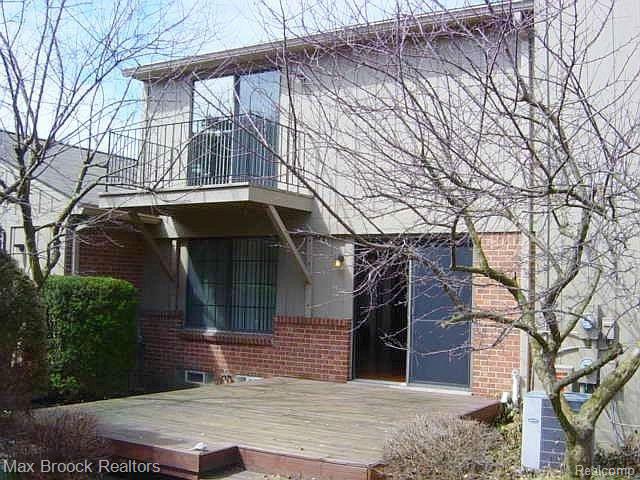 1979 Pondview Court, Unit 80 Rochester, MI 48309 - Photo 20 of 25 Exterior View from Back Yard