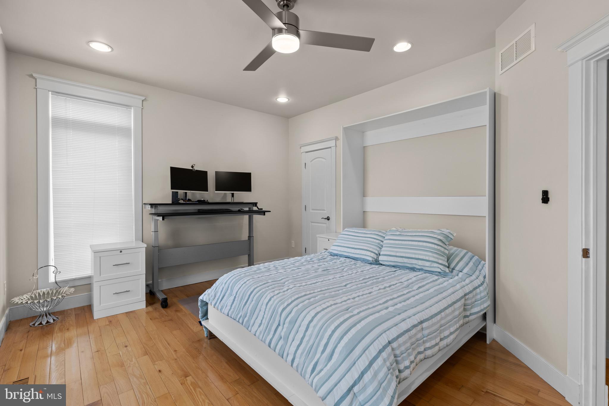 3733 Thomas Point Road Annapolis, MD 21403 - Photo 21 of 46 Flexible space with adjacent full bath