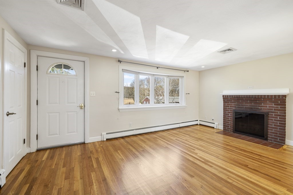 160 Ravenswood Road Waltham, MA 02453 - Photo 10 of 30