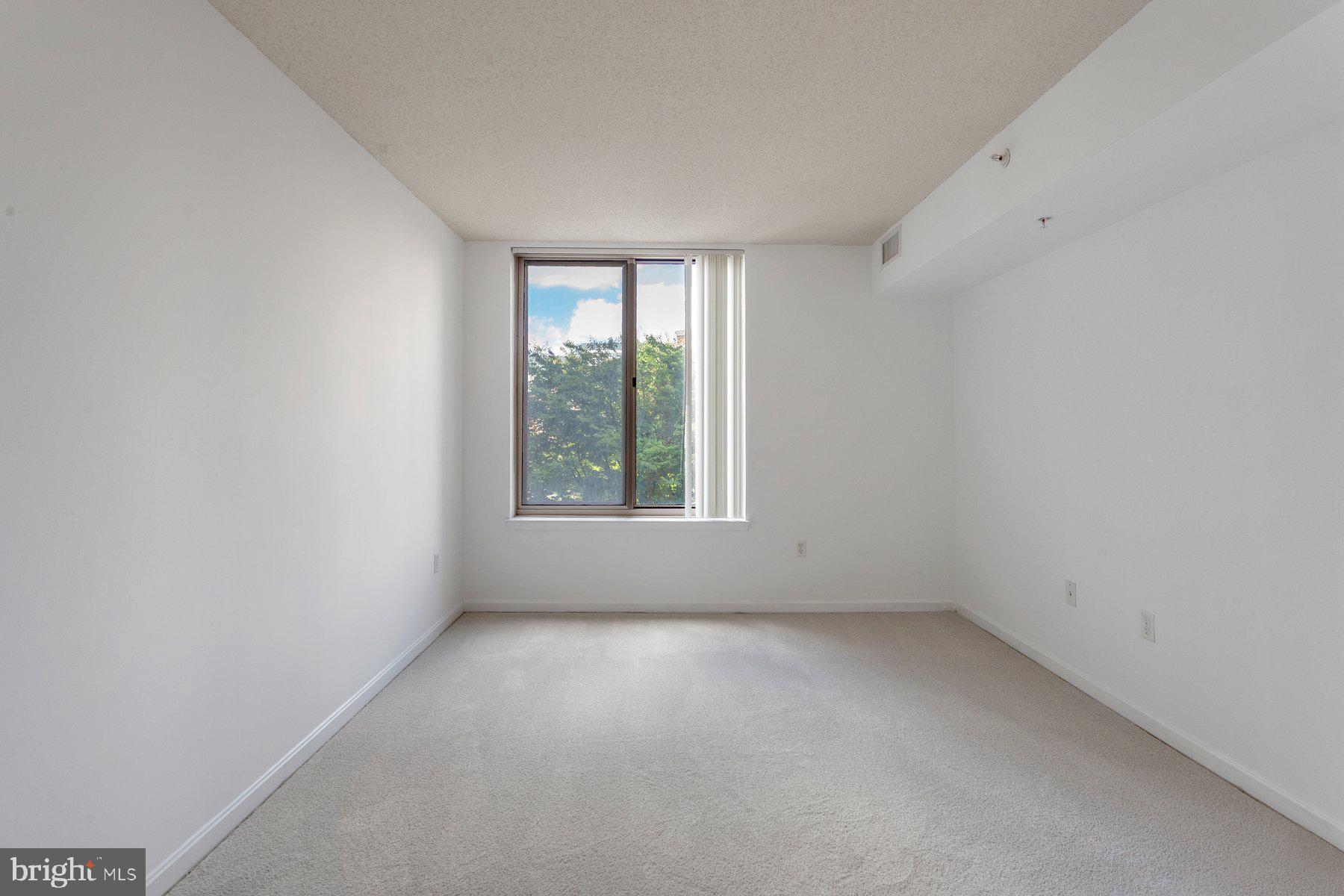 2726 Gallows Road, Unit 101 Vienna, VA 22180 - Photo 11 of 25 Bright and airy blank canvas awaits.