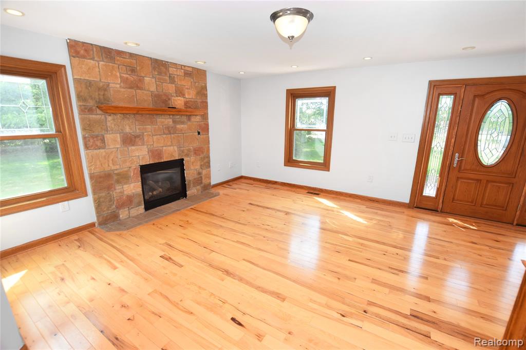 2182 Wiggins Road Fenton, MI 48430 - Photo 6 of 28 Gallery Image 6