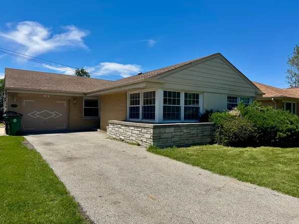 $2,850 | 912 North Greenwood Avenue, Park Ridge, IL 60068