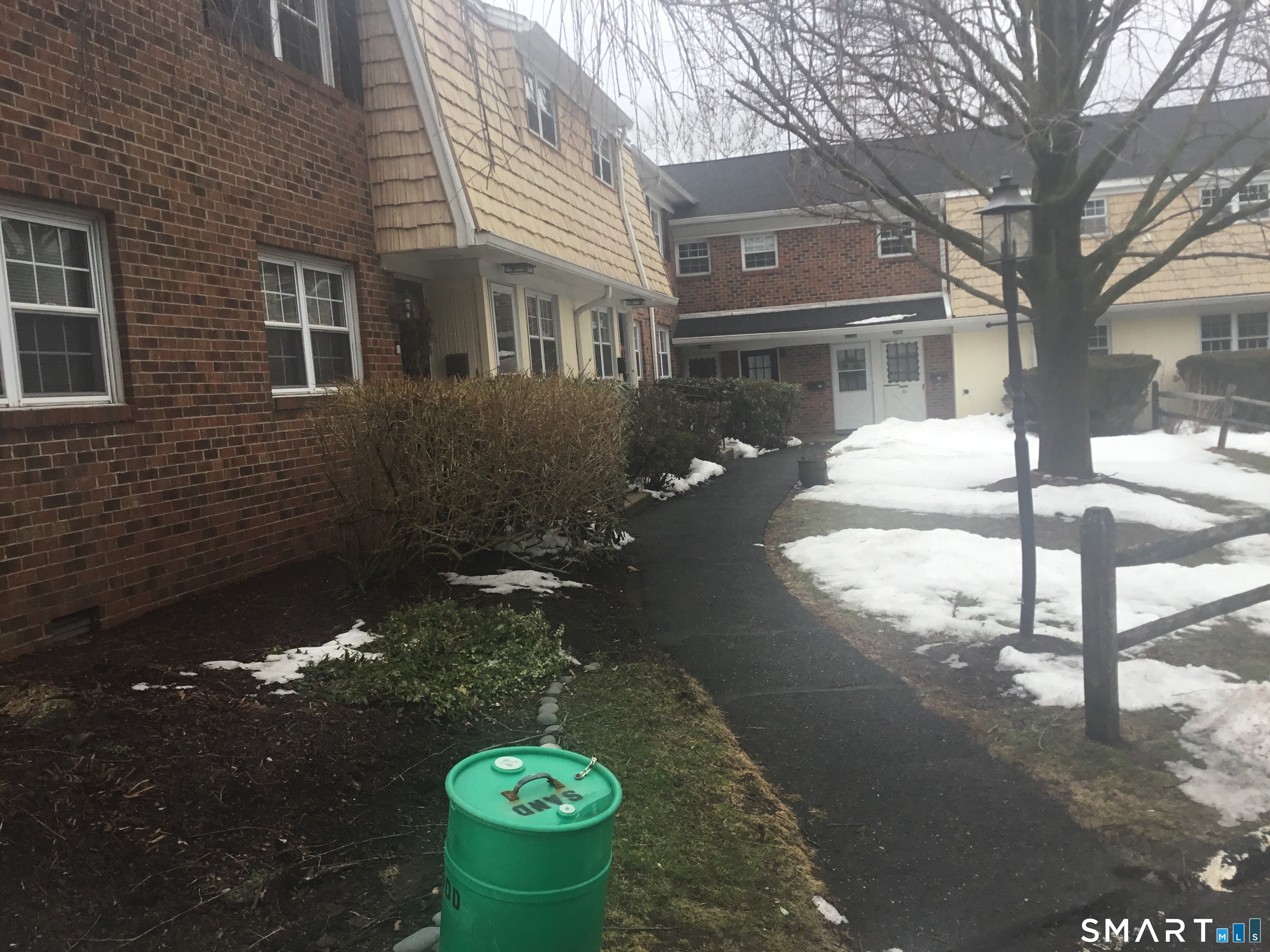 245 Unquowa Road, Unit 93 Fairfield, CT 06824 - Photo 2 of 11 a view of a backyard with table and chairs