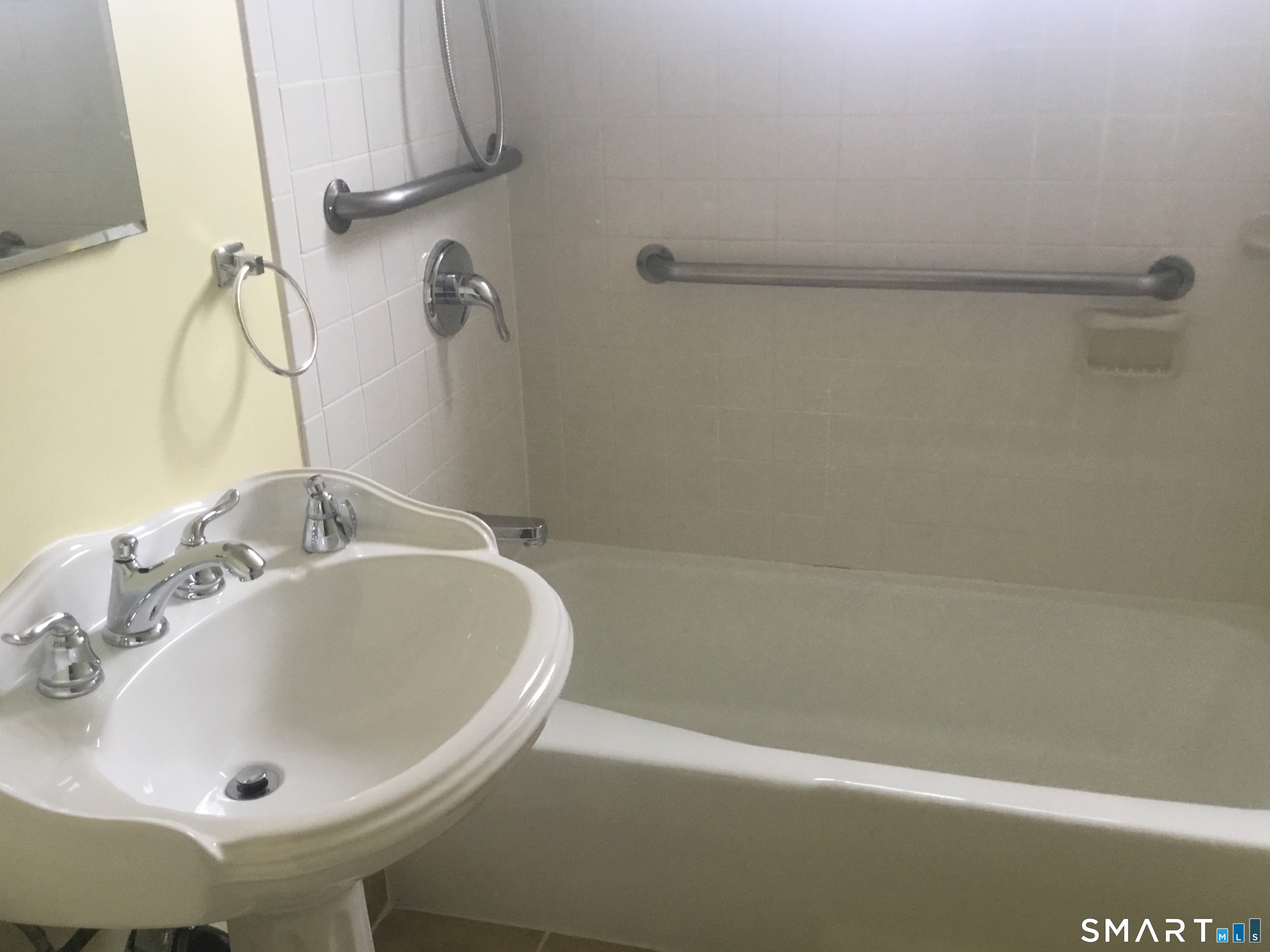 245 Unquowa Road, Unit 93 Fairfield, CT 06824 - Photo 8 of 11 a bathroom with a sink and a mirror