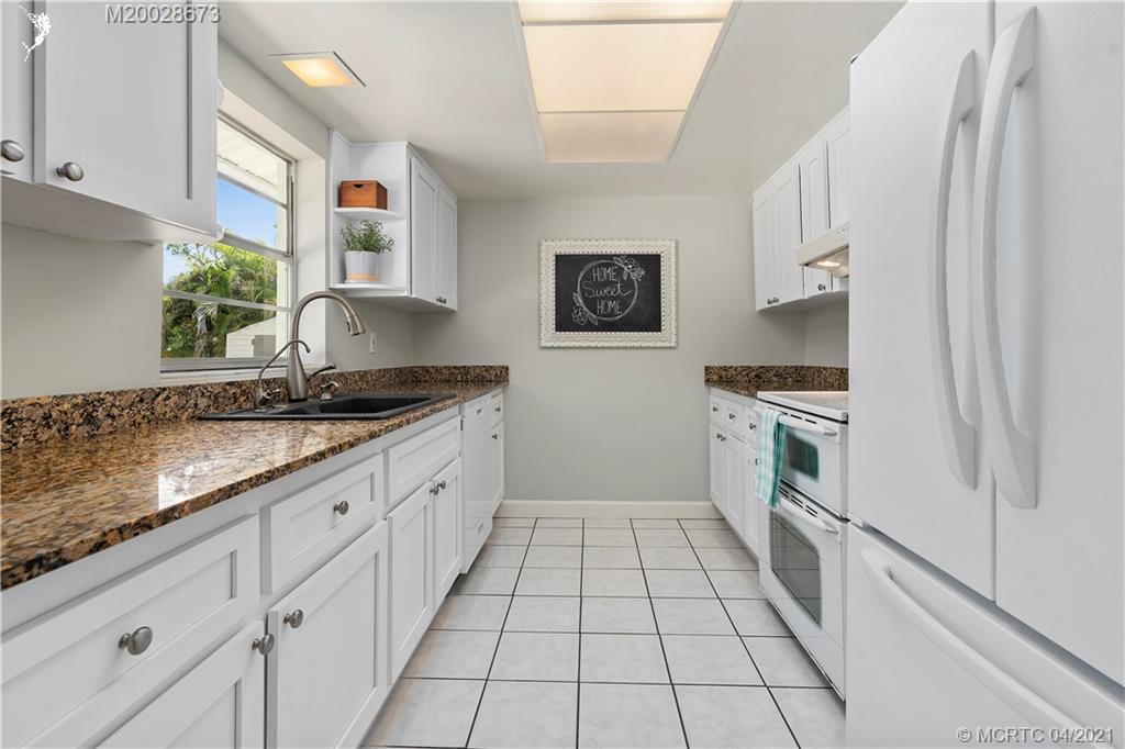 1093 Northwest Spruce Ridge Drive Stuart, FL 34994 - Photo 15 of 40 Gallery Image 15