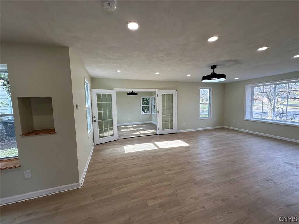 100 Sherbourne Road Syracuse, NY 13210 - Photo 16 of 34 Living room