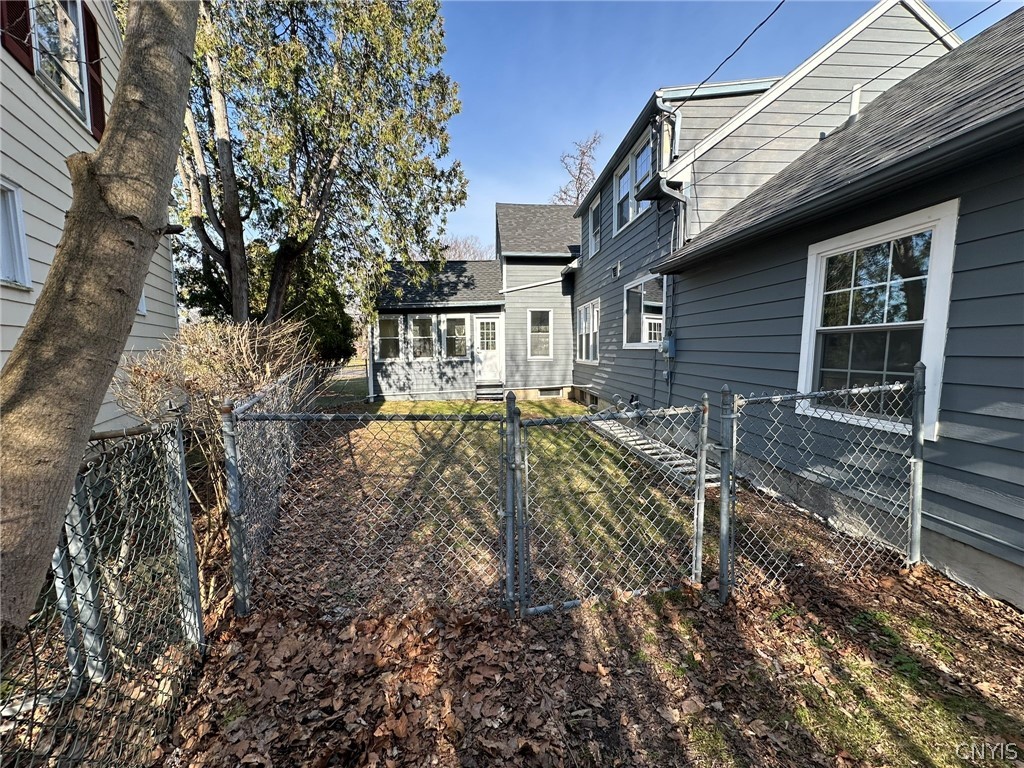 100 Sherbourne Road Syracuse, NY 13210 - Photo 4 of 34