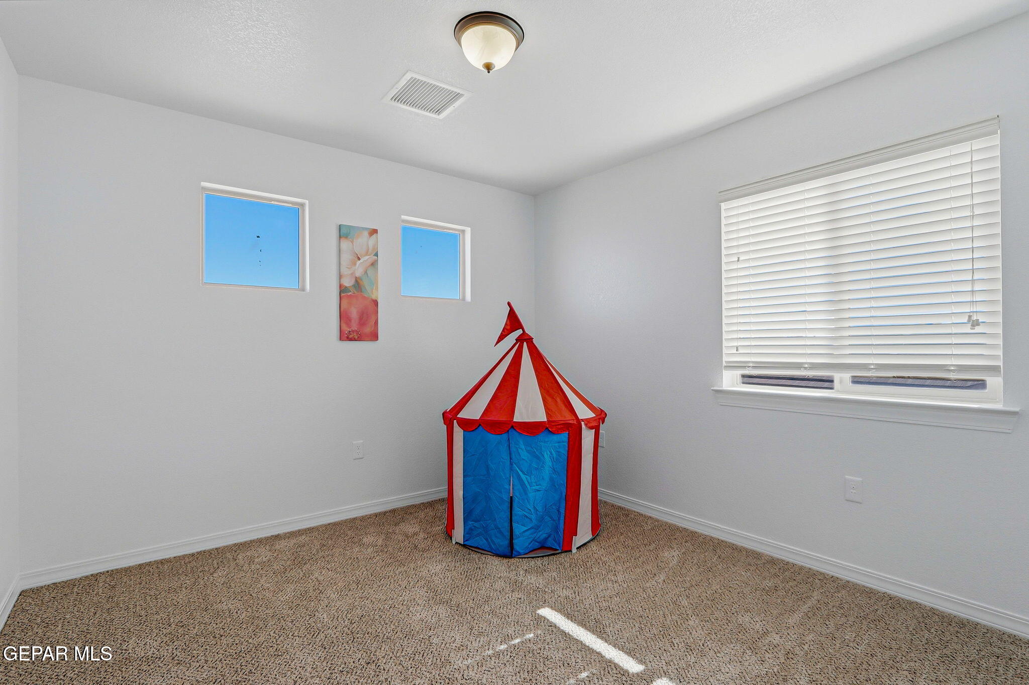 520 Gomez Road El Paso, TX 79932 - Photo 34 of 72 an empty room with window and ceiling fan