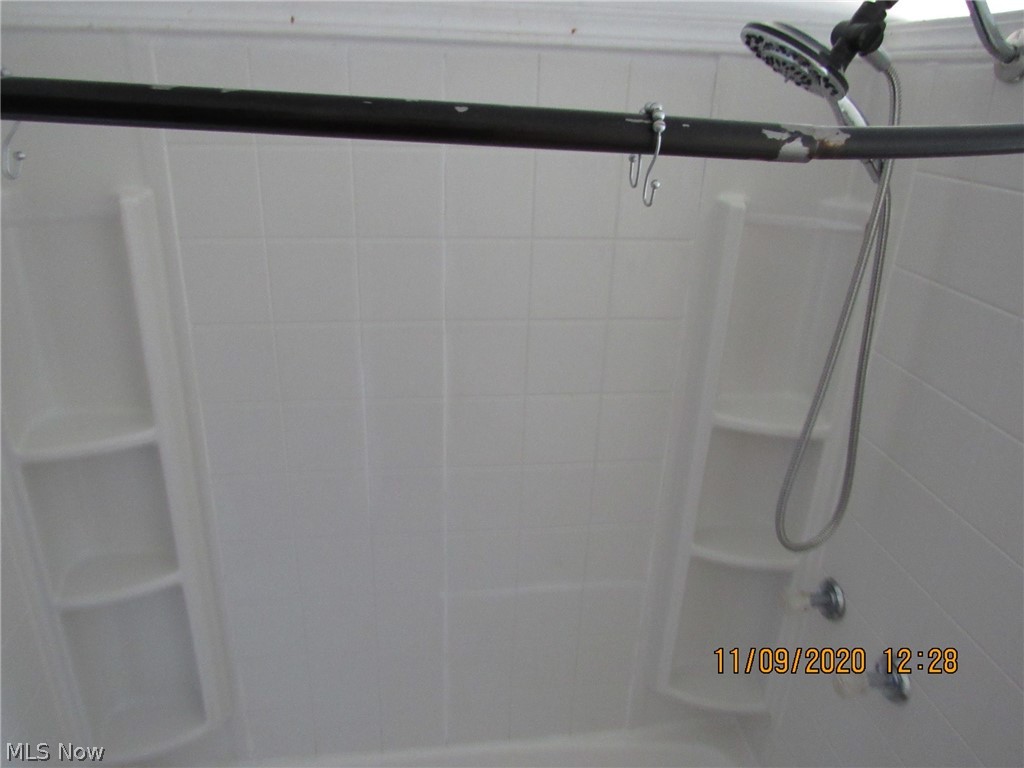 5309 Reed Avenue Ashtabula, OH 44004 - Photo 10 of 12 Shower.
