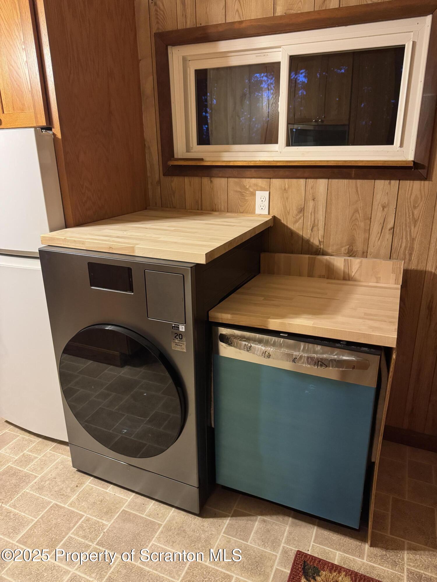 18285 Pa-92 Jackson, PA 18825 - Photo 23 of 49 a utility room with dryer and washer