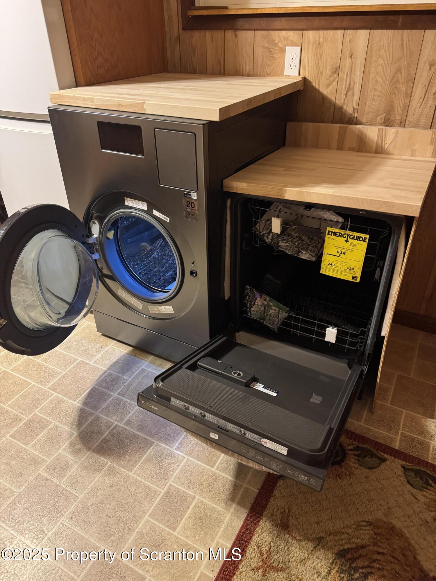 18285 Pa-92 Jackson, PA 18825 - Photo 24 of 49 a room with a washing machine and a rug