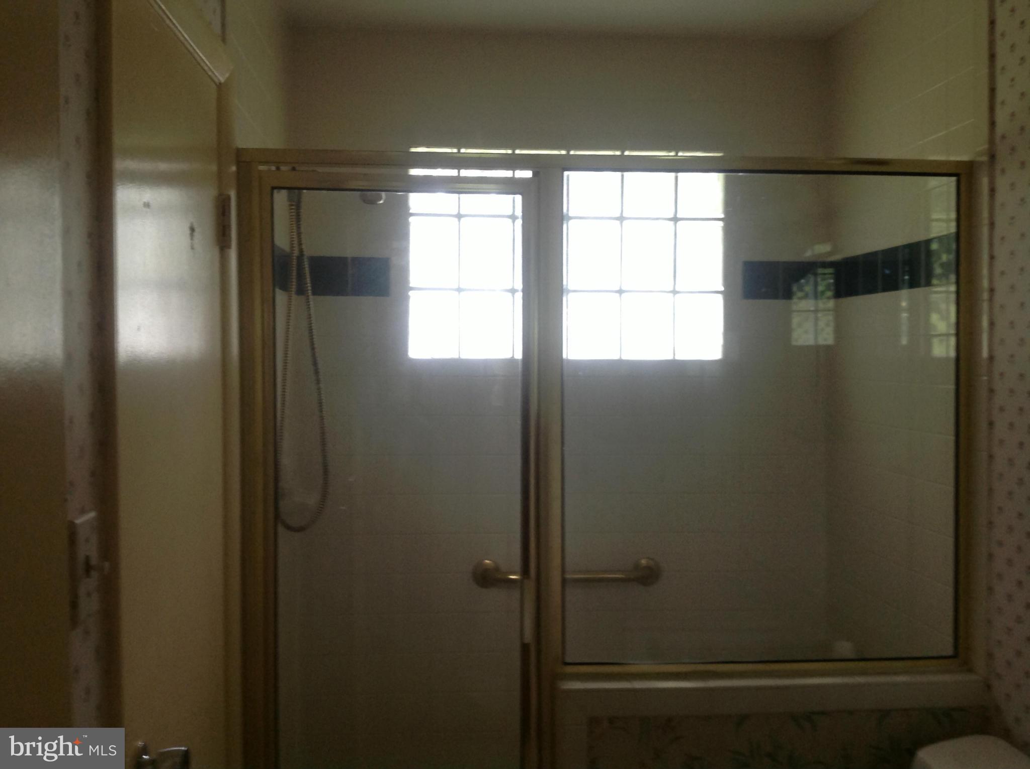 12701 Barbara Road Silver Spring, MD 20906 - Photo 16 of 21 a bathroom with a window