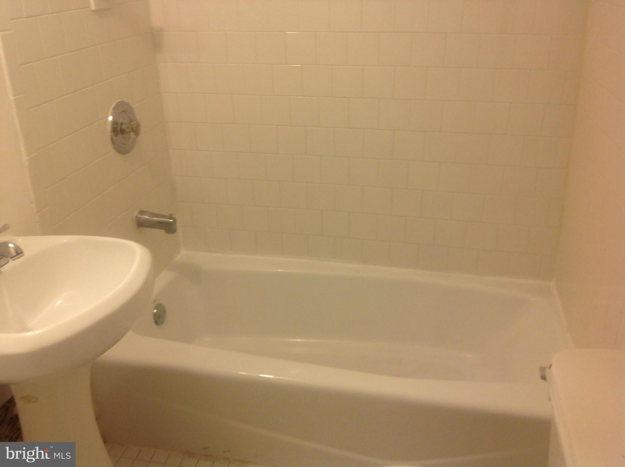 12701 Barbara Road Silver Spring, MD 20906 - Photo 19 of 21 a bathroom with a bathtub