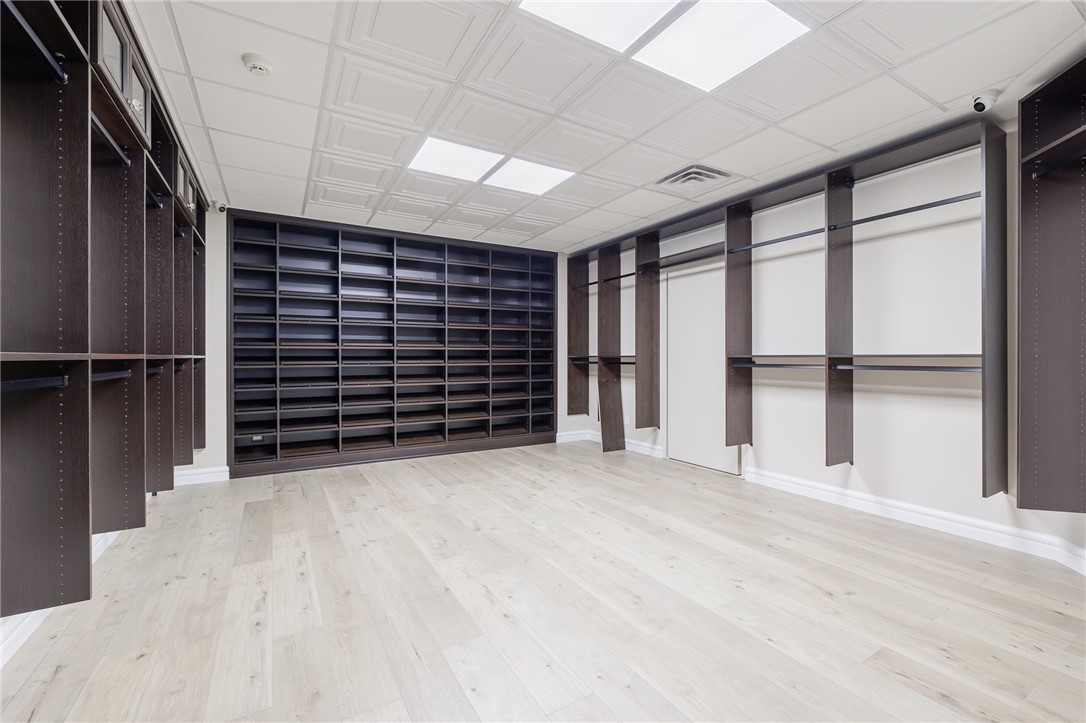 825 Victor Road Perinton, NY 14564 - Photo 30 of 50 Primary walk-in closet