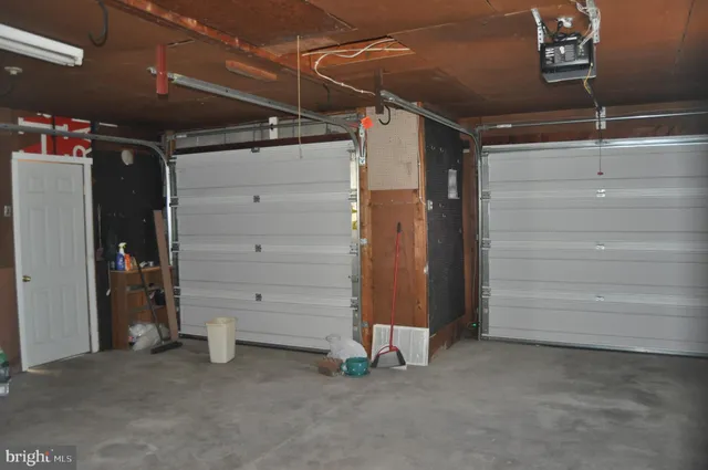 a view of room with an empty space