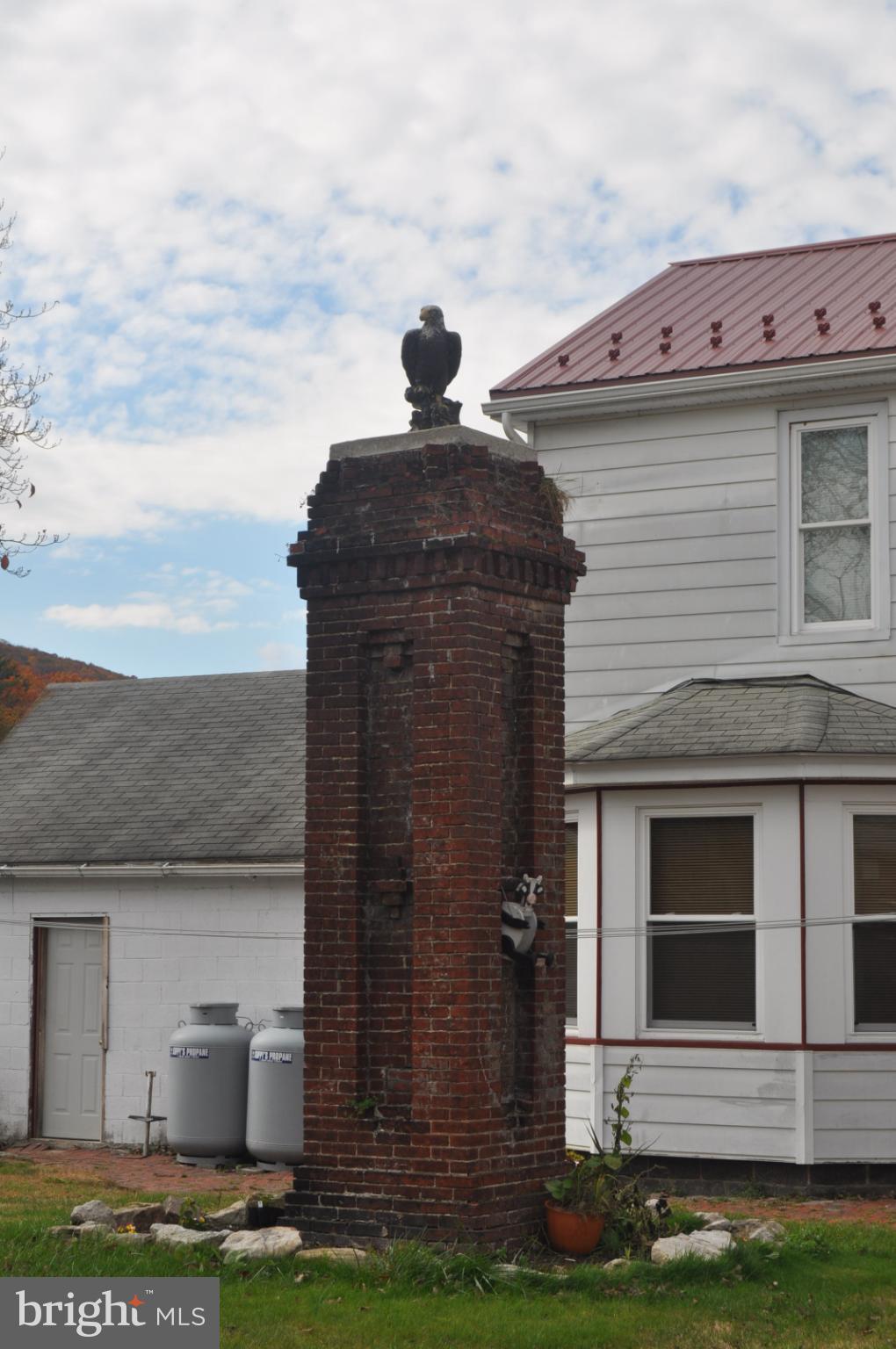 540 South 2nd Street Lykens, PA 17048 - Photo 6 of 42 a front view of a house with garden