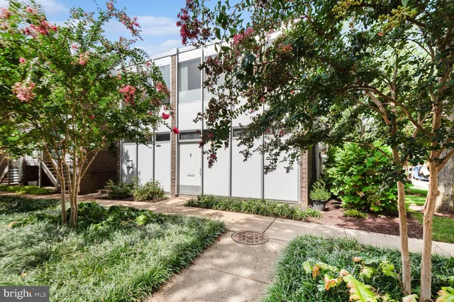 $479,000 | 345 O Street Southwest, Washington, DC 20024