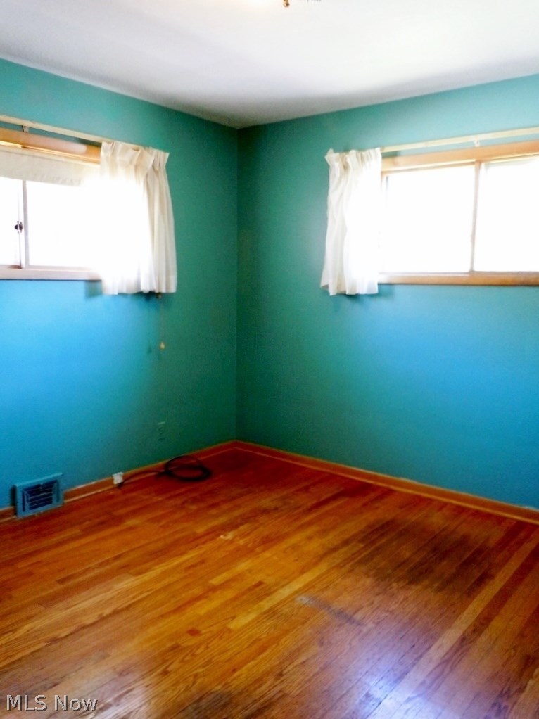 4381 Adrian Road Cleveland, OH 44121 - Photo 10 of 18