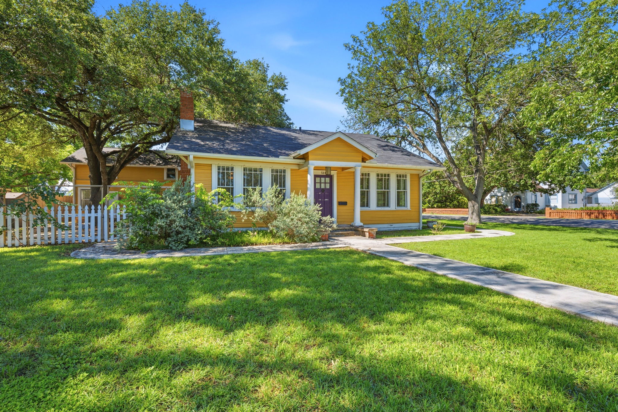 1232 Spruce Lockhart, TX 78644 - Photo 3 of 39
