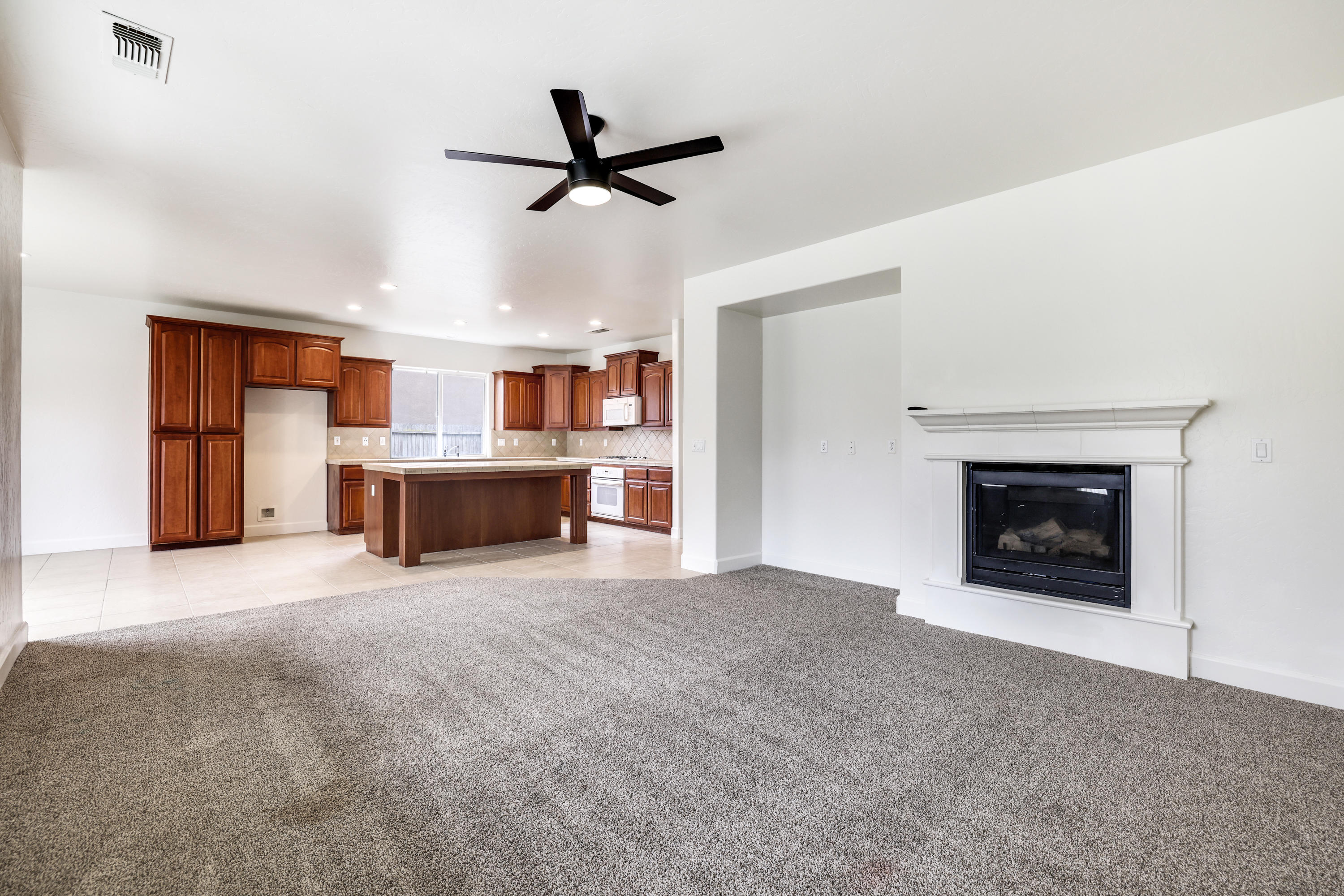 346 Martin Street Tulare, CA 93274 - Photo 16 of 33 d50a6621-d50a6623