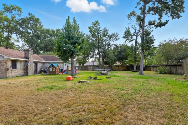 a view of a house with yard and a tree
