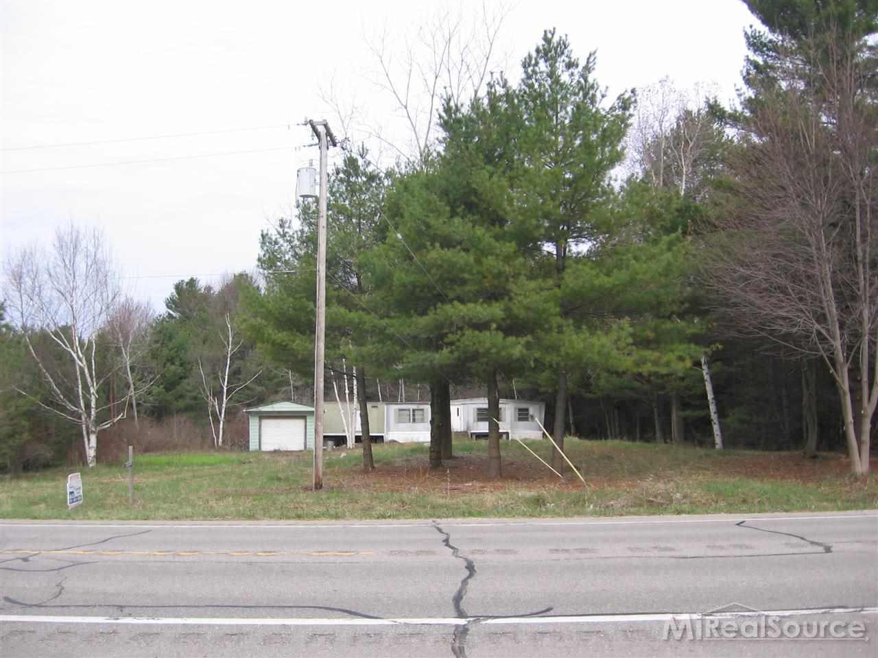 2230 Lakeshore Road Applegate, MI 48401 - Photo 11 of 12 31179700-10.JPG