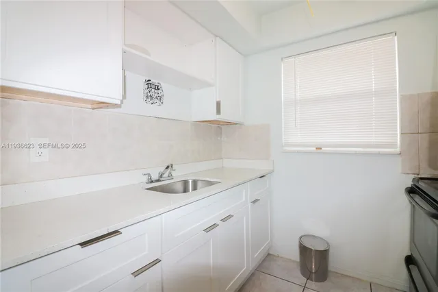 $1,650 | 712 Northeast 8th Street, Unit 102, Hallandale Beach, FL 33009