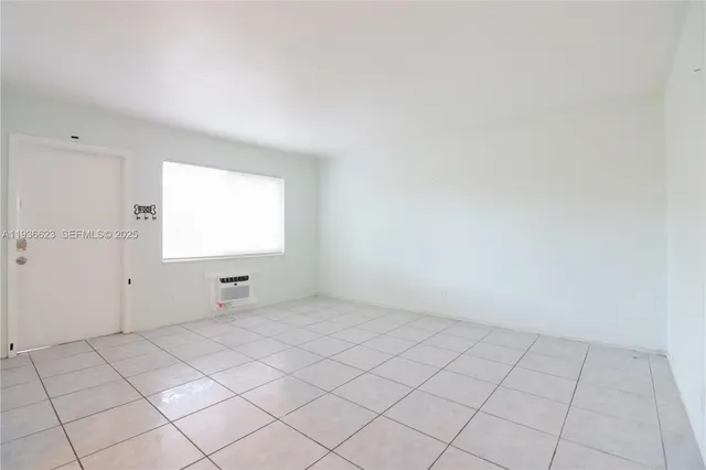 $1,650 | 712 Northeast 8th Street, Unit 102, Hallandale Beach, FL 33009