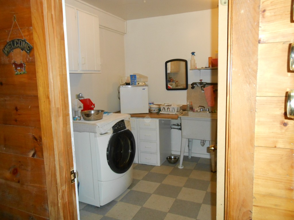 41 Corbin Road Dudley, MA 01571 - Photo 18 of 29 a utility room with dryer and washer