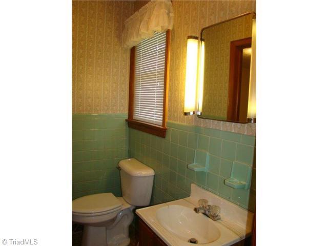 550 Foxfire Road Asheboro, NC 27205 - Photo 11 of 16 Bath. Adjoining Bath to Bedroom 2 & 3