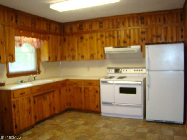 550 Foxfire Road Asheboro, NC 27205 - Photo 8 of 16 Kitchen.