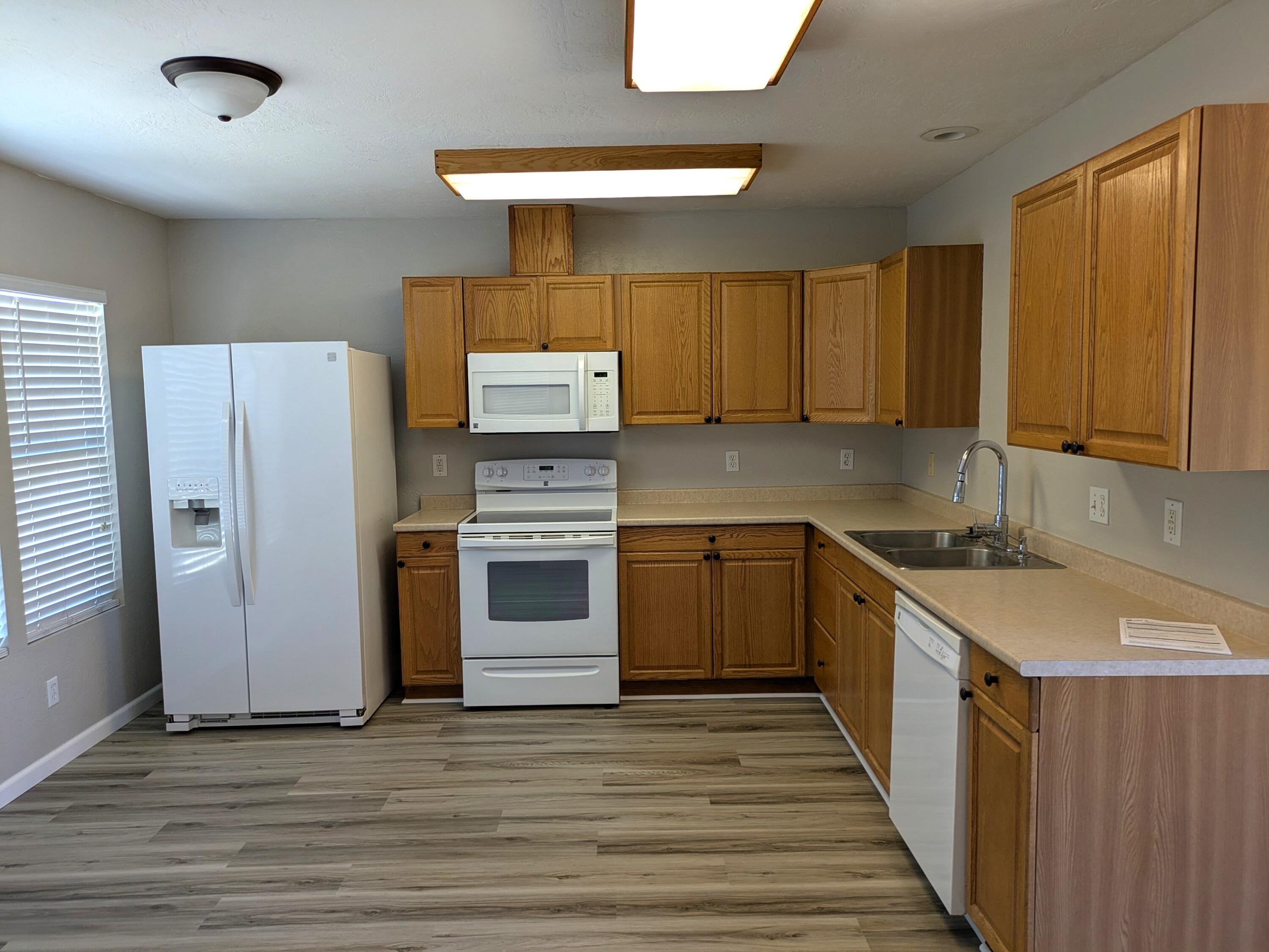 460 Freeman Road Central Point, OR 97502 - Photo 2 of 10 PXL_20250705_201340493 1