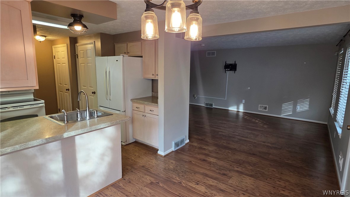 204 Greenway Boulevard Riga, NY 14428 - Photo 2 of 15