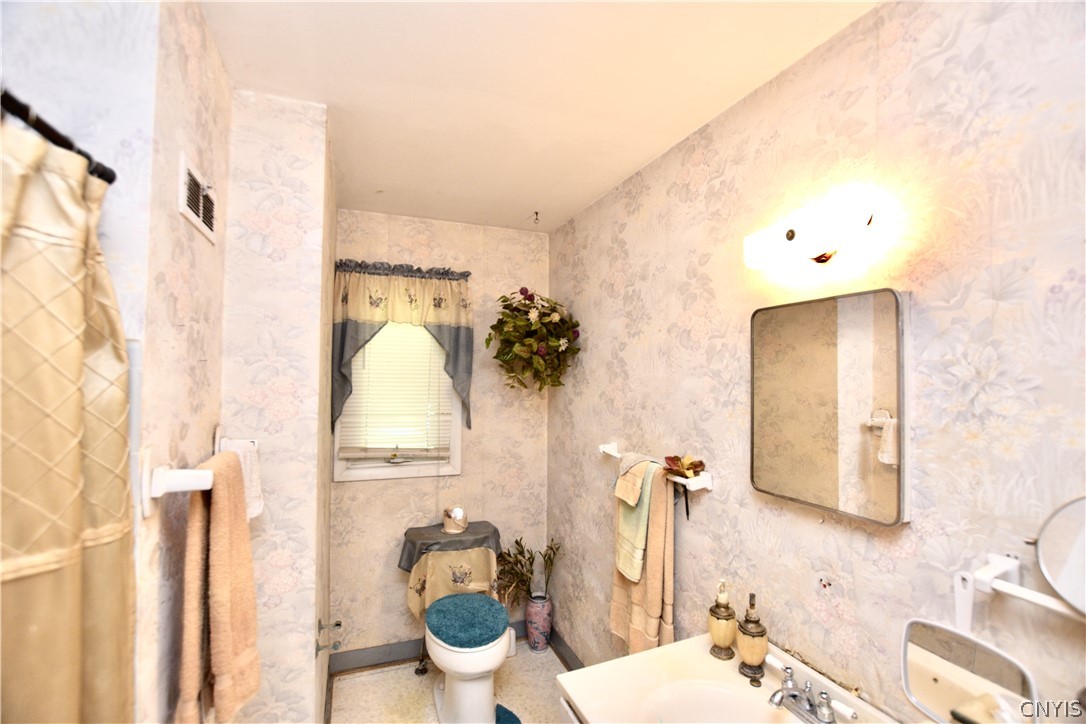 246 Blackberry Road Liverpool, NY 13090 - Photo 7 of 25 Bathroom 1