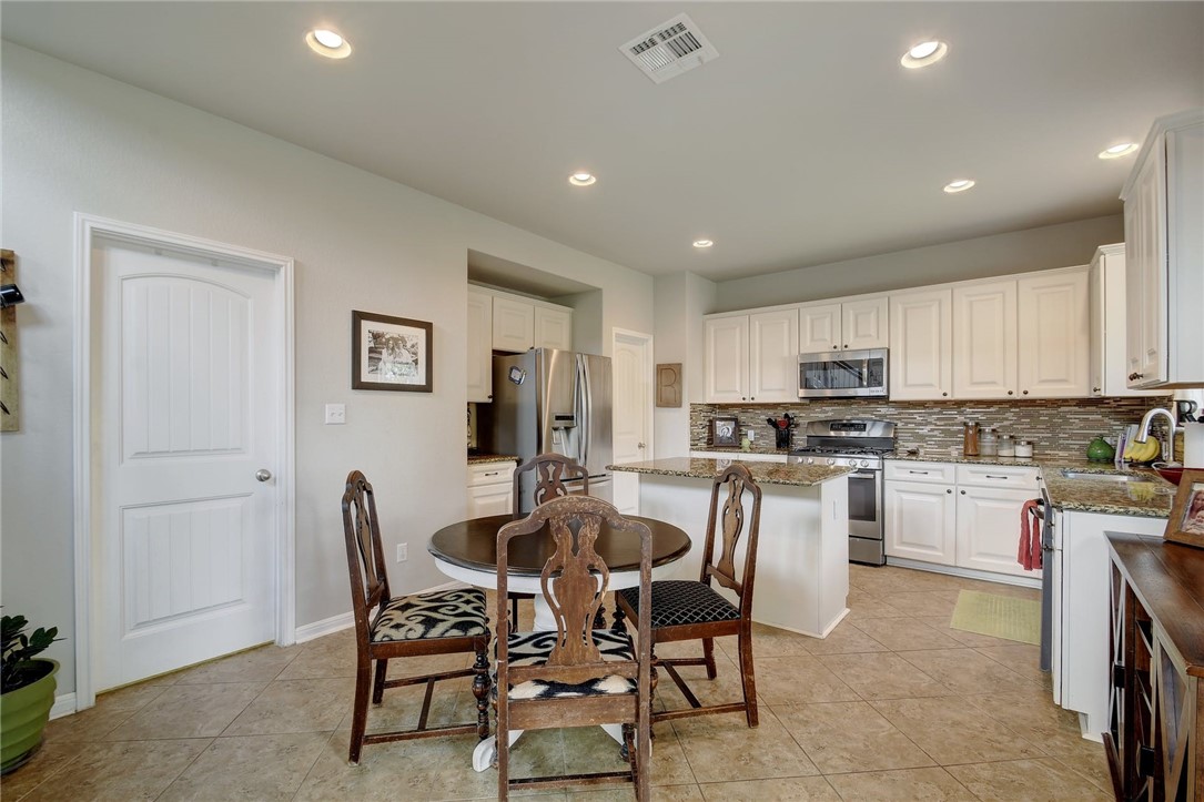 267 Stone View Trail Austin, TX 78737 - Photo 2 of 32