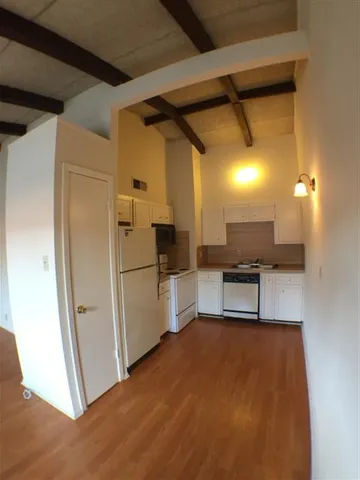 $1,050 | 2404 Longview Street, Unit 205, Austin, TX 78705