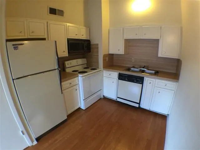 $1,050 | 2404 Longview Street, Unit 205, Austin, TX 78705