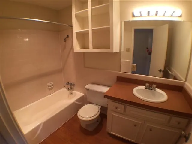 $1,050 | 2404 Longview Street, Unit 205, Austin, TX 78705