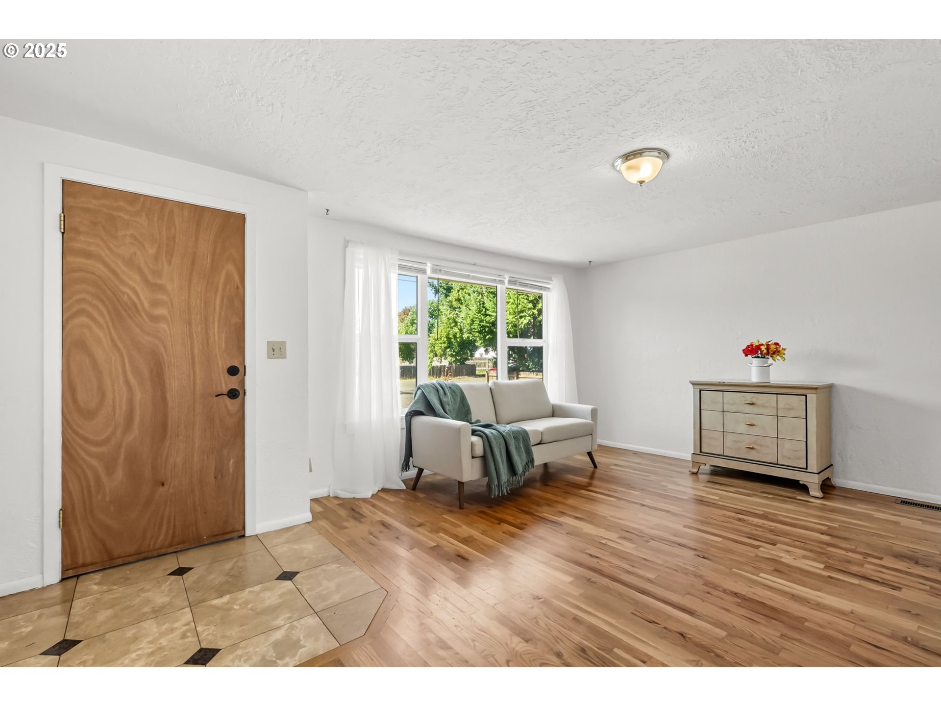 1025 54th Street Springfield, OR 97478 - Photo 3 of 31 a living room with furniture and a wooden floor