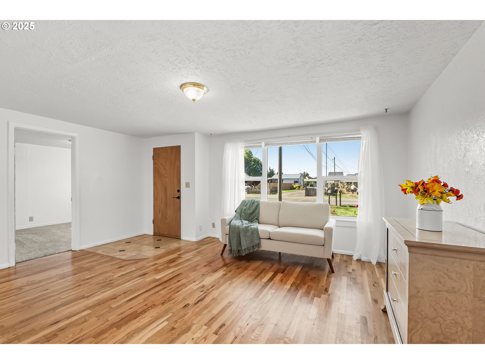 1025 54th Street Springfield, OR 97478 - Photo 4 of 31 a living room with furniture and a wooden floor