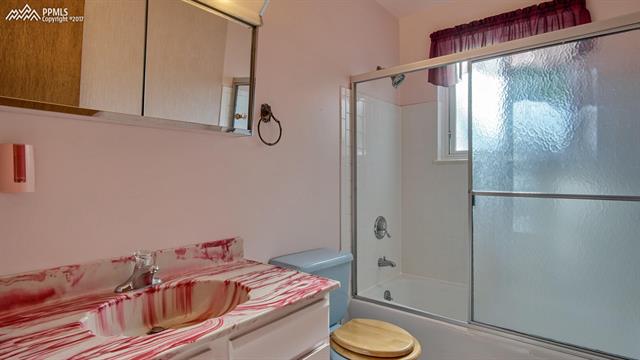 4523 Ridgeglen Road Colorado Springs, CO 80918 - Photo 8 of 36